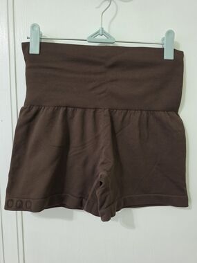 Women’s High-Waist Athletic Shorts - Brown